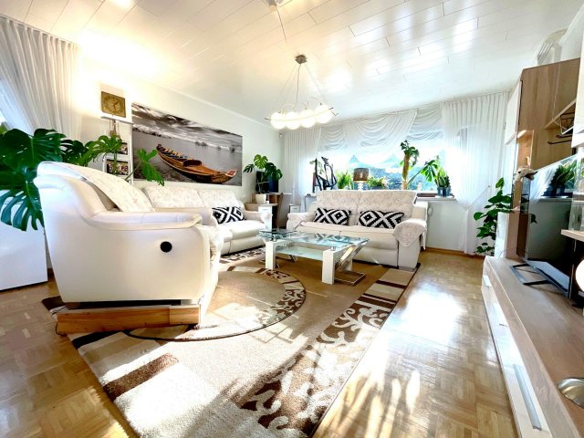 Wohnzimmer (mit Panoramafenster)