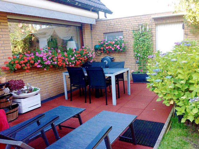 Terrasse (mit Fallschutz Bodenbelag)